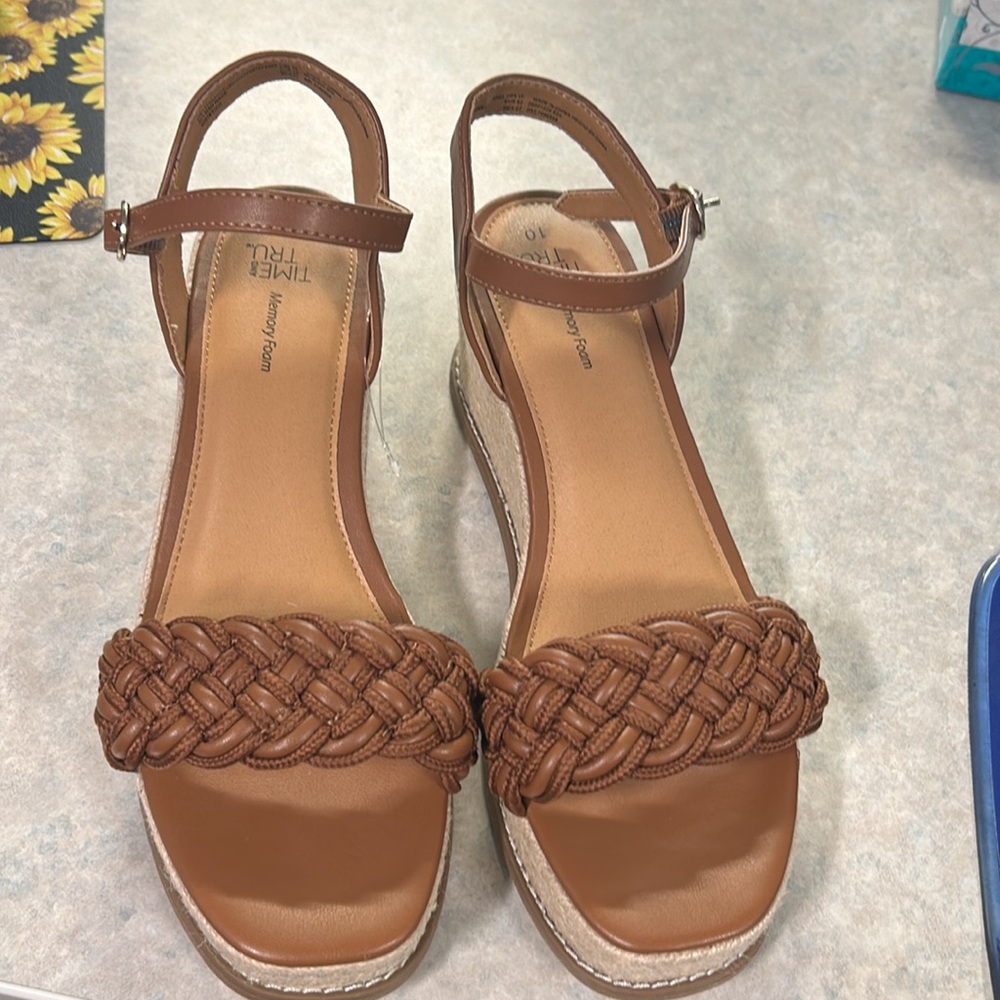 Nwot Time And Tru Memory Foam Sandals Size 10 - image 1
